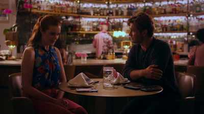 Okay, do you wanna do a
dating lightening round? - Valentine's Town