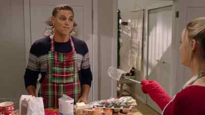 Okay. Do you want
buttercream or royal icing? - Deck the Halls on Cherry Lane