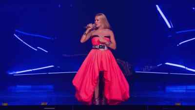 Okay. Does that feel right?
Are you feeling comfortable? - Carrie Underwood: Reflection