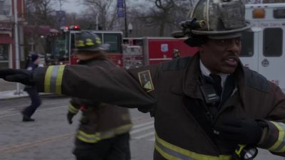 Okay, everybody clear the scene. - Chicago Med