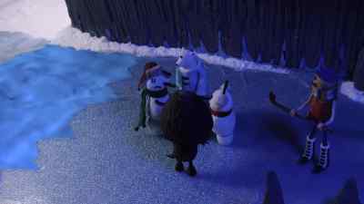 Okay, everybody.
One, two, three. - Steal the Naughty List