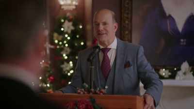 Okay, folks, - Unwrapping Christmas: Olivia's Reunion