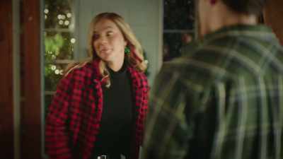 Okay. Follow me. - Unwrapping Christmas: Olivia's Reunion