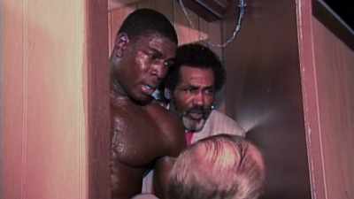 - Okay, give some room, (indistinct). - Bruno v Tyson