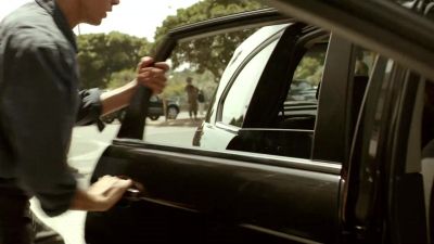 Okay. Go easy. Go easy.
Get the leg. - Homeland