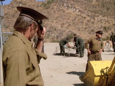 Okay, guys, get crazy. - MacGyver