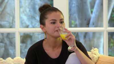- Okay, guys, let's put this-- - No, we're-- - Selena + Chef