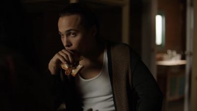 Okay, we have eggs, we
have bacon, we have toast. - Fear the Walking Dead