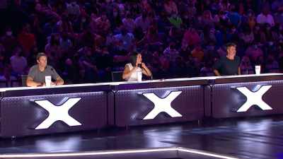 - Okay. Here we go, folks.
Here we go. - America's Got Talent: Extreme