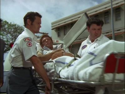 OKAY, HOLD IT. - Hawaii Five-0