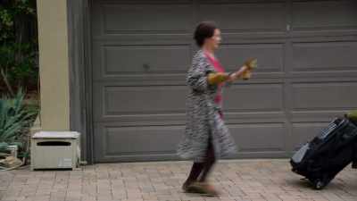 - Okay.
- Hold on a minute - Better Things