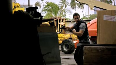 Okay, hold up, hold up. - Hawaii Five-0