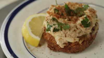 Okay. Honestly, I immediately
thought crab cake, - No Recipe Road Trip With the Try Guys