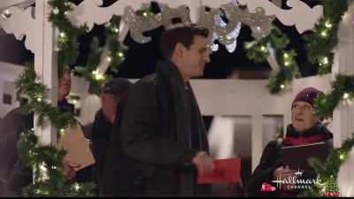 - Okay if I could
have everyone's attention please. - A Majestic Christmas