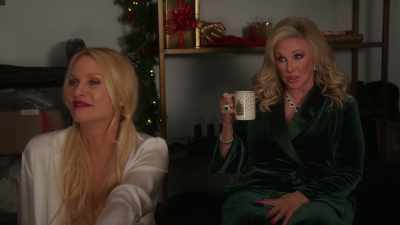 Okay. I feel like I'm going
to get advice - Ladies of the '80s: A Divas Christmas