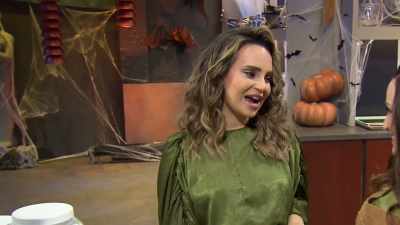 Okay, I have
high heels on, - Halloween Cookie Challenge
