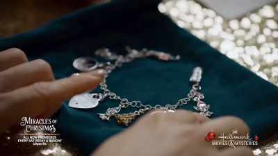Okay, I still have these
almost identical elves, - The Charm Bracelet
