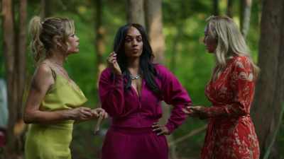 Okay, so I think that one of
us walks and looks for help - Hunting Housewives