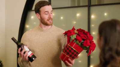 Okay! I wasn't sure which
to bring, so I got you both. - Me and Mr. Christmas