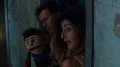 Okay, I'll distract him. - Ash vs Evil Dead