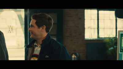 Okay, I'll make a distraction, - Pitch Perfect: Bumper in Berlin