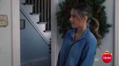 Okay, I'm gonna go...
Fix my hair. - The Holiday Fix Up