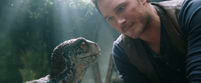 Okay,
I'm gonna make an incision - Jurassic World: Fallen Kingdom