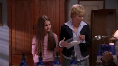 - Okay, I'm gonna throw it away.
- Outside. - Monk