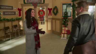 Okay. I'm just going to
go check at the counter, - Dashing Home for Christmas