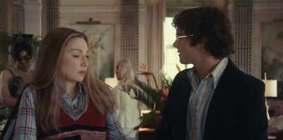 Okay, I'm just gonna stop by
the concierge and get some maps. - Mrs. America