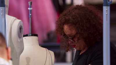 - Okay, I'm lining. Can you pull it?
- It's too tight. - Next in Fashion