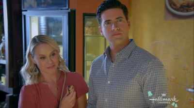 Okay, I'm not supposed
to do this, - Sister of the Bride