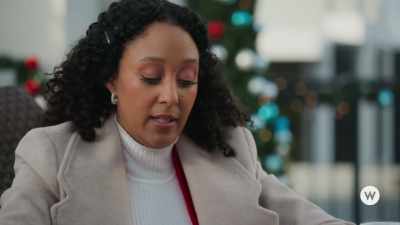 Okay, when is this Christmas
sleepover supposed to happen? - Inventing the Christmas Prince