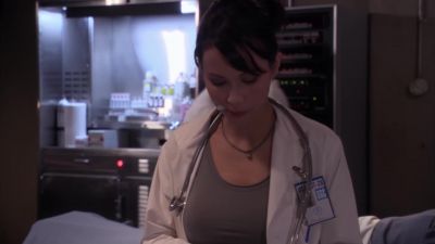 Okay this is getting worse,
I'm administering a sedative. - Stargate SG-1