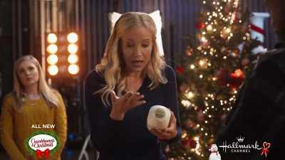 Okay, this is not the jug
that we... decided on. - A Nashville Christmas Carol