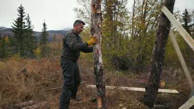 Okay, this is probably gonna
be the most dangerous part. - Life Below Zero: First Alaskans