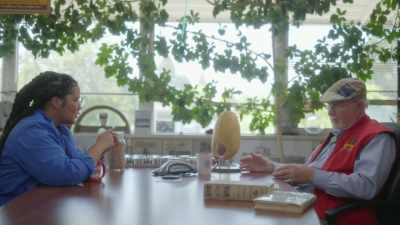Okay, it's gotta
a long shelf life, - What Am I Eating? With Zooey Deschanel
