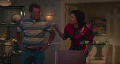 - Okay, Jax accidentally
drank ice, cyanide. - Lisa Frankenstein