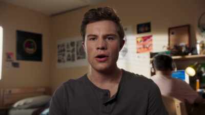 Okay. Just a peek. - American Pie Presents: Girls' Rules