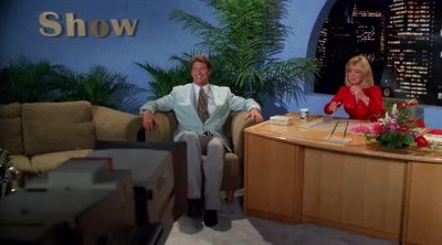 -OKAY, JUST SIT
RIGHT DOWN. [LAUGHS] - Baywatch