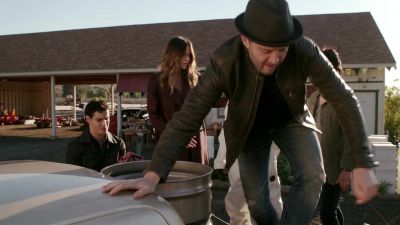 Okay, you just stand here. - Scorpion
