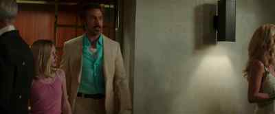Okay, just wait here.
I'm gonna take a look around. - The Nice Guys