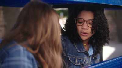 - Okay Kate, you know I saw your looks are unique. - Crushed