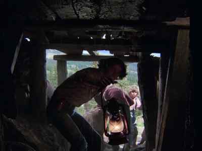 Okay, you kids go on back out. - Mountain Family Robinson