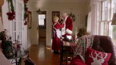 -Okay.
-[laughs] - Christmas in Louisiana