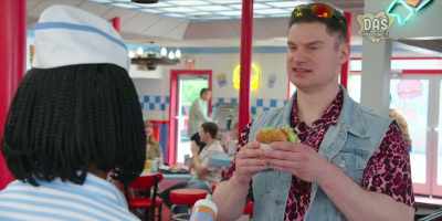 Okay,
left side, right side! - Good Burger 2