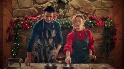 Okay, let
me try that again. - A Taste of Christmas