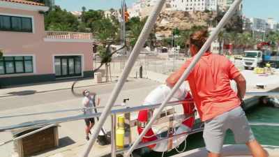 Okay, let'’s get a stern line on, - Below Deck Sailing Yacht