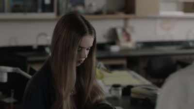Okay, let me see. - Abducted by My Teacher: The Elizabeth Thomas Story