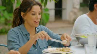 Okay, let me try this dish
that I've never had before. - Eva Longoria: Searching for Mexico